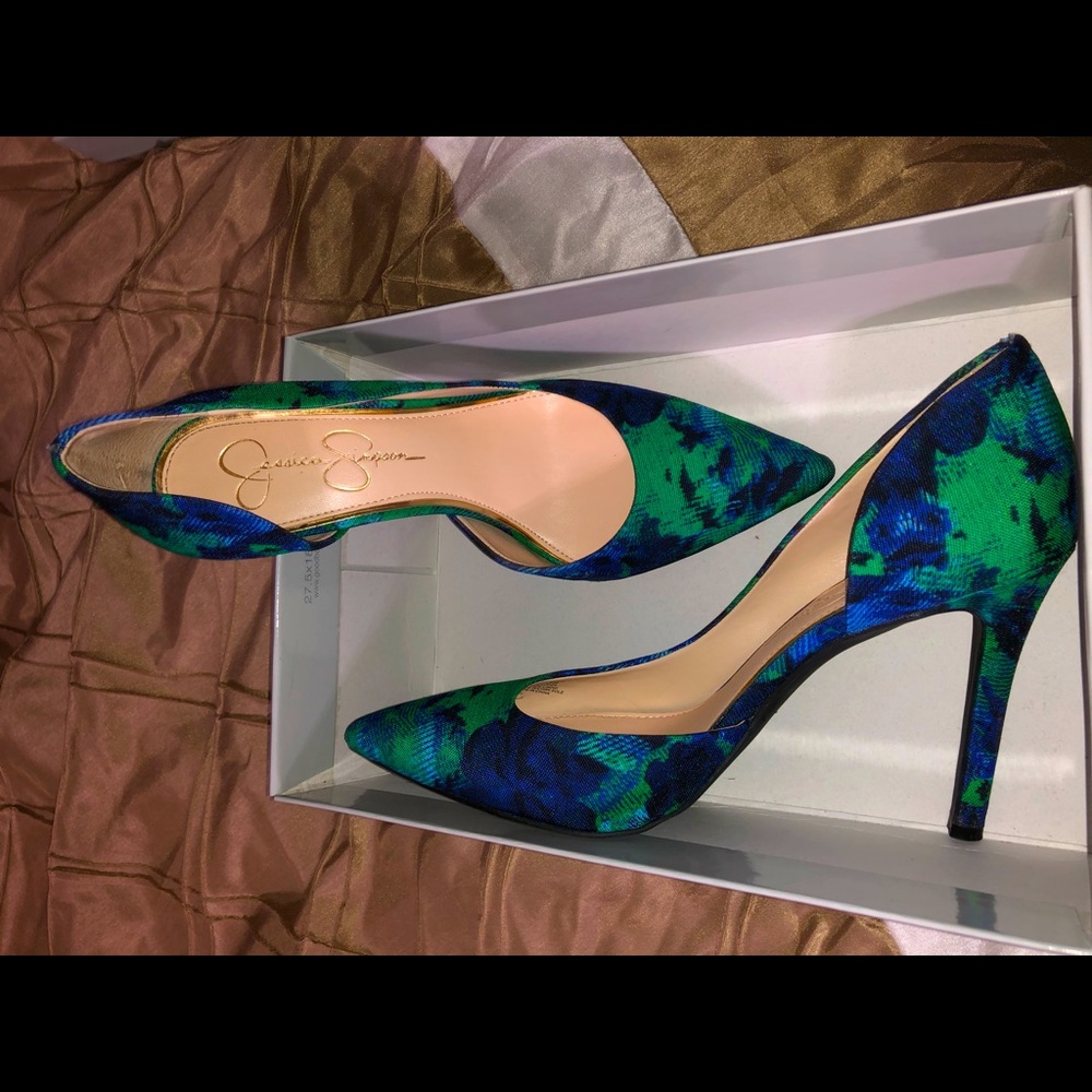 Jessica Simpson Pumps !! worn only once .